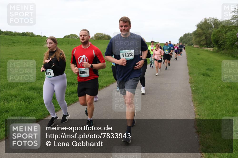 04.05.2025 - 8. Wedeler Halbmarathon Lena Gebhardt http://msf.ph/oto/7833943 04.05.2025 11:23:26 Laufen 961, 806, 1122, 1, 25 meine-sportfotos.de