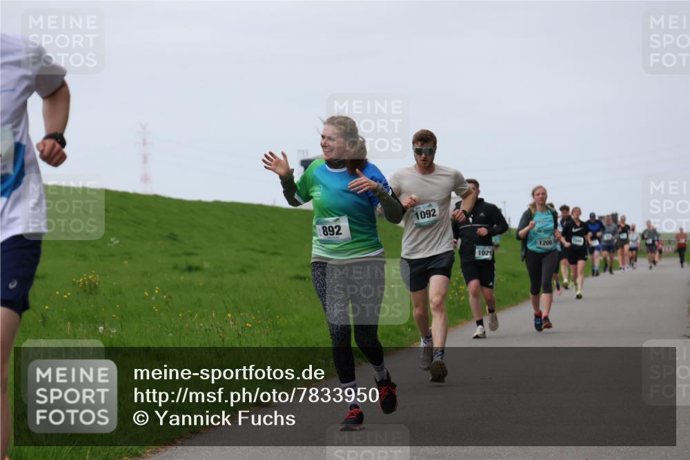 04.05.2025 - 8. Wedeler Halbmarathon Yannick Fuchs http://msf.ph/oto/7833950 04.05.2025 11:22:12 Laufen 21, 892, 1092, 1029, 1209 meine-sportfotos.de