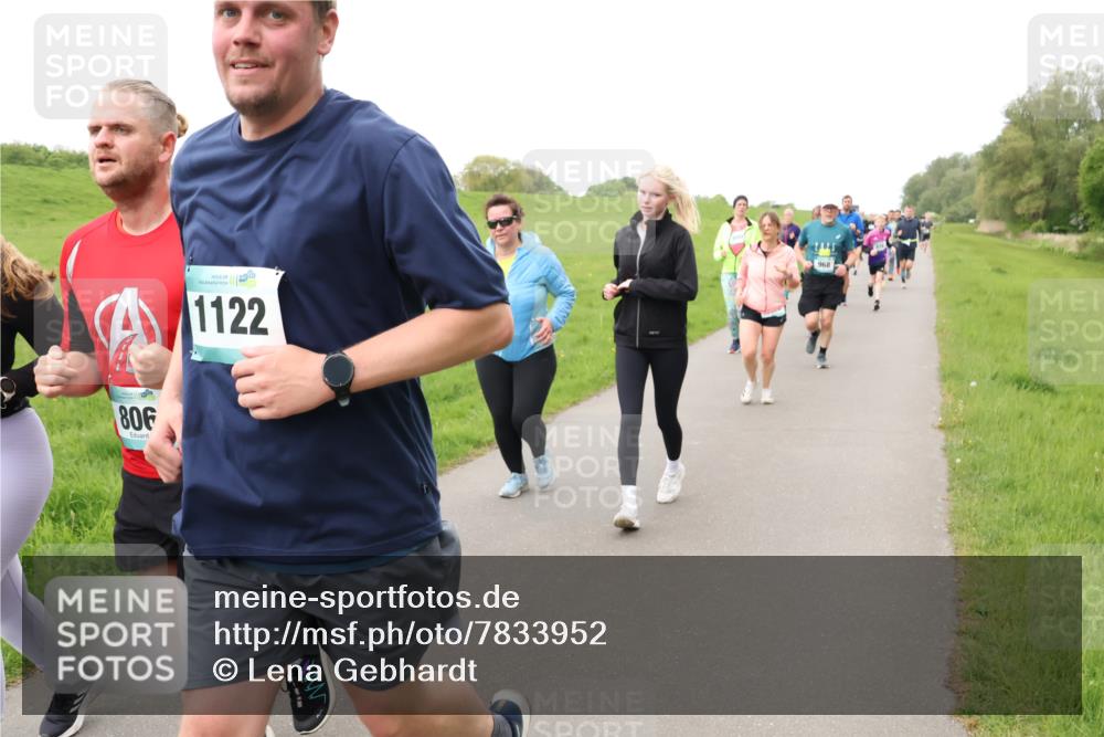 04.05.2025 - 8. Wedeler Halbmarathon Lena Gebhardt http://msf.ph/oto/7833952 04.05.2025 11:23:27 Laufen 806, 1122, 968 meine-sportfotos.de
