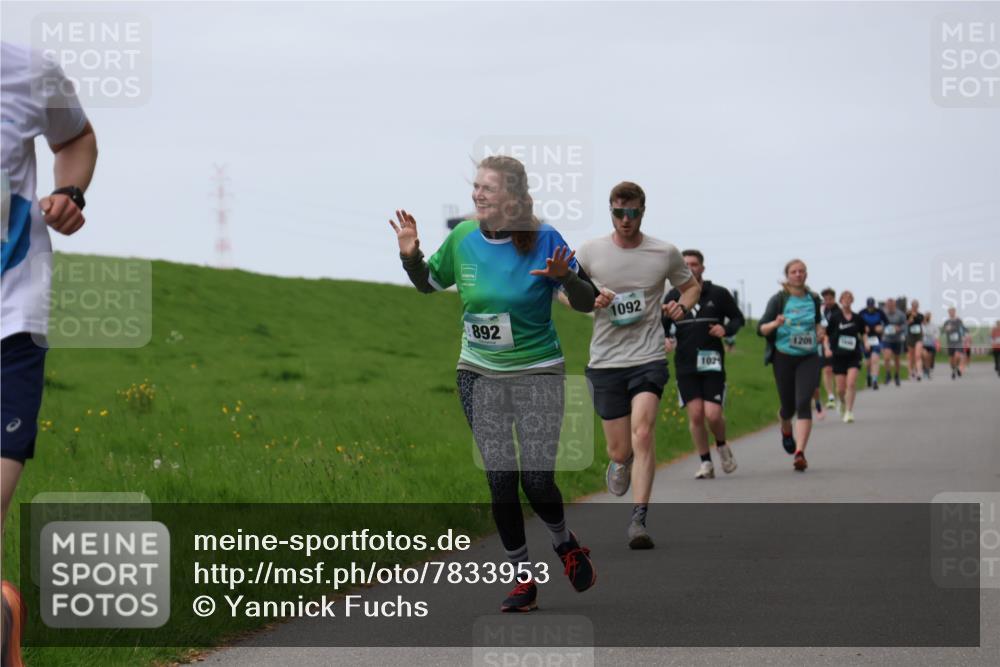 04.05.2025 - 8. Wedeler Halbmarathon Yannick Fuchs http://msf.ph/oto/7833953 04.05.2025 11:22:12 Laufen 892, 1092, 102, 1209 meine-sportfotos.de
