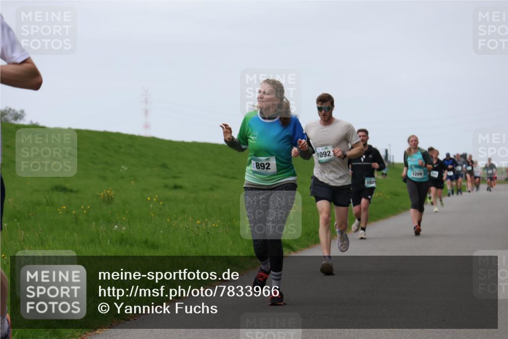 04.05.2025 - 8. Wedeler Halbmarathon Yannick Fuchs http://msf.ph/oto/7833966 04.05.2025 11:22:13 Laufen 892, 1092, 102, 1209 meine-sportfotos.de