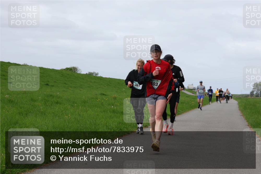 04.05.2025 - 8. Wedeler Halbmarathon Yannick Fuchs http://msf.ph/oto/7833975 04.05.2025 11:43:03 Laufen 381, 403 meine-sportfotos.de