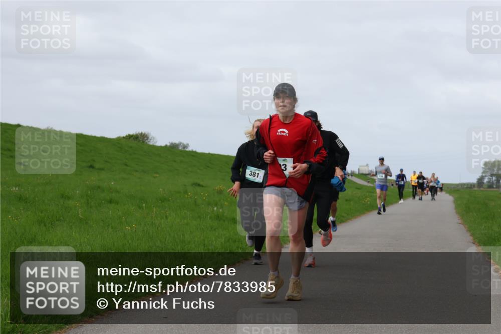 04.05.2025 - 8. Wedeler Halbmarathon Yannick Fuchs http://msf.ph/oto/7833985 04.05.2025 11:43:03 Laufen 381 meine-sportfotos.de