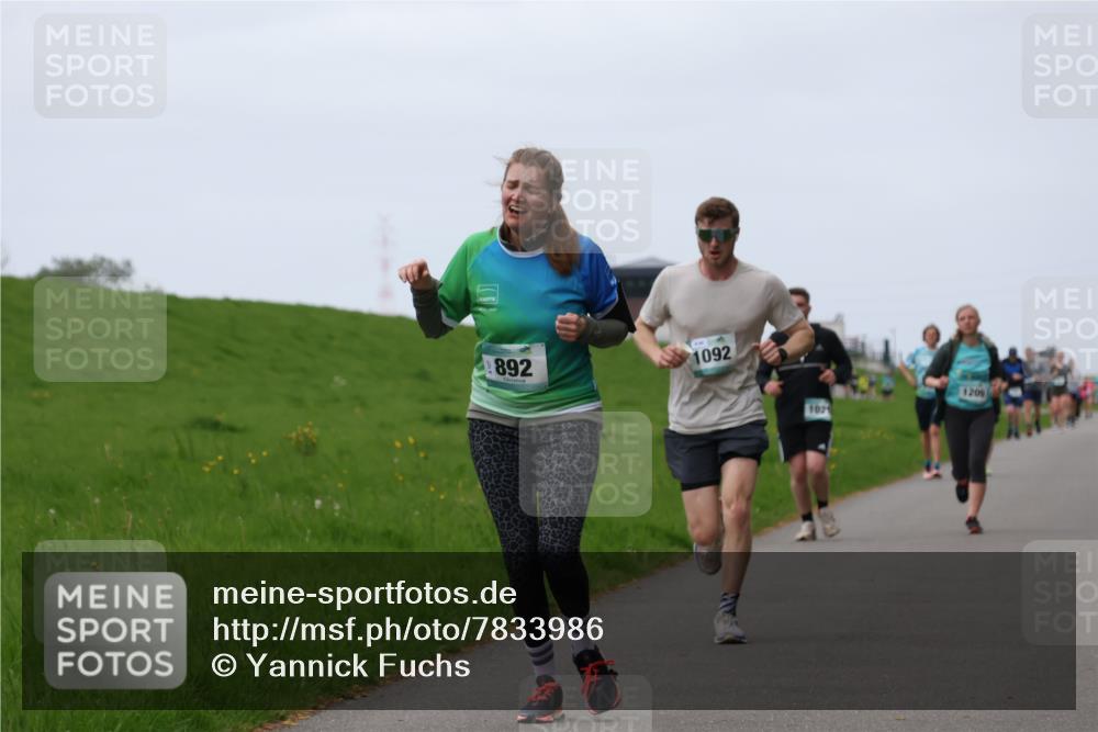 04.05.2025 - 8. Wedeler Halbmarathon Yannick Fuchs http://msf.ph/oto/7833986 04.05.2025 11:22:14 Laufen 892, 1092, 107, 1209 meine-sportfotos.de