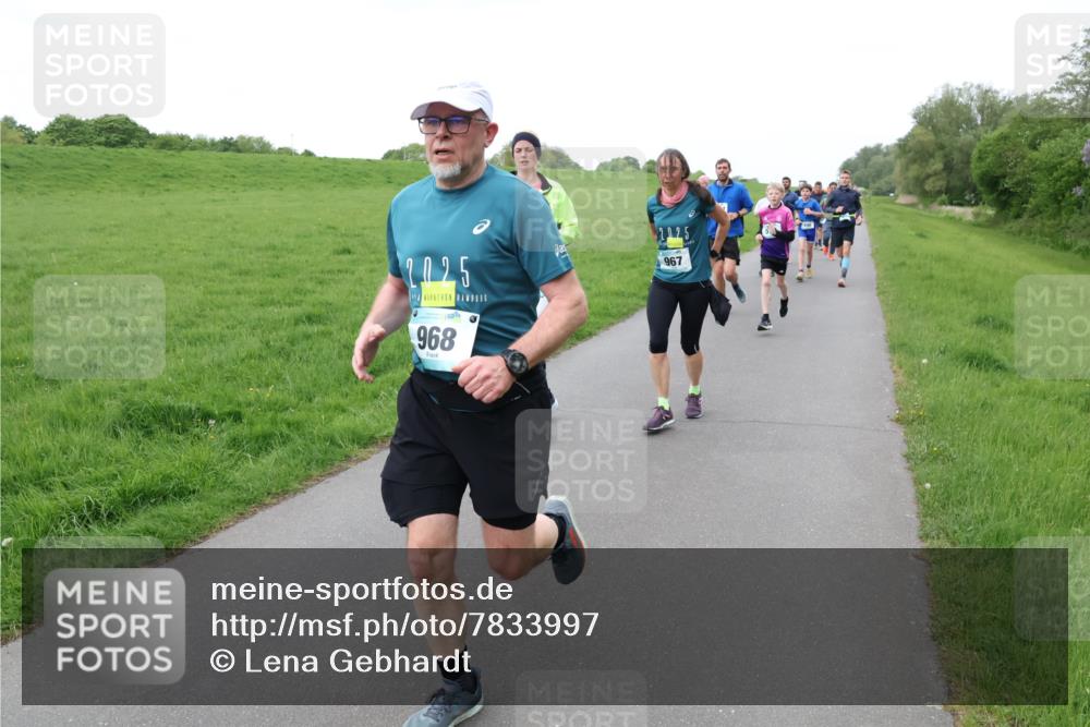 04.05.2025 - 8. Wedeler Halbmarathon Lena Gebhardt http://msf.ph/oto/7833997 04.05.2025 11:23:29 Laufen 2025, 968, 967 meine-sportfotos.de