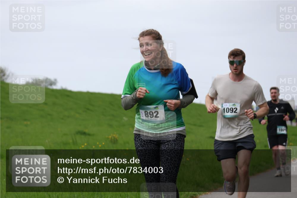 04.05.2025 - 8. Wedeler Halbmarathon Yannick Fuchs http://msf.ph/oto/7834003 04.05.2025 11:22:14 Laufen 892, 1092, 1029 meine-sportfotos.de