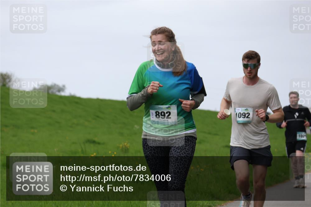 04.05.2025 - 8. Wedeler Halbmarathon Yannick Fuchs http://msf.ph/oto/7834006 04.05.2025 11:22:14 Laufen 892, 1092, 1029 meine-sportfotos.de