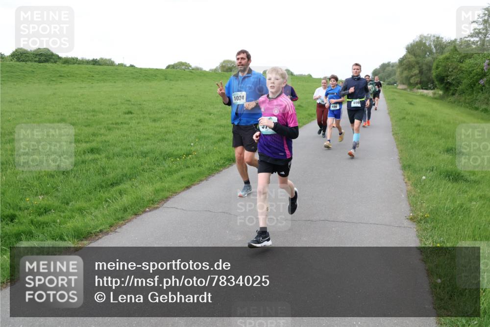 04.05.2025 - 8. Wedeler Halbmarathon Lena Gebhardt http://msf.ph/oto/7834025 04.05.2025 11:23:30 Laufen 1024, 446, 699 meine-sportfotos.de