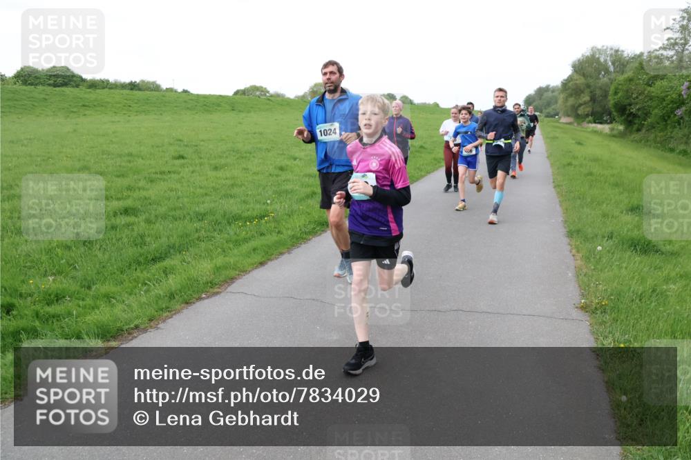 04.05.2025 - 8. Wedeler Halbmarathon Lena Gebhardt http://msf.ph/oto/7834029 04.05.2025 11:23:30 Laufen 1024 meine-sportfotos.de