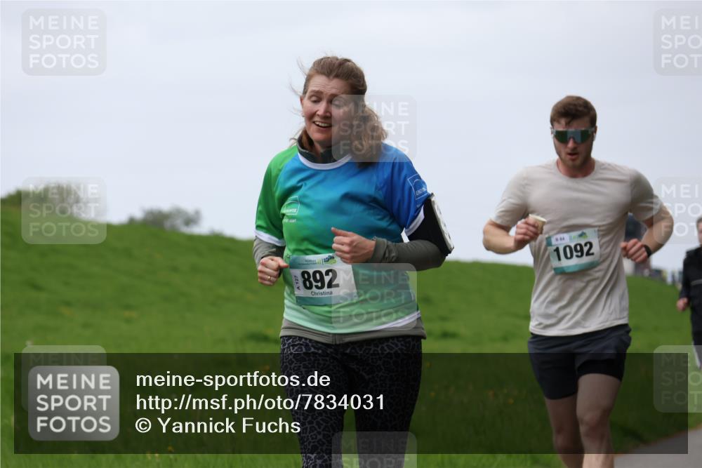 04.05.2025 - 8. Wedeler Halbmarathon Yannick Fuchs http://msf.ph/oto/7834031 04.05.2025 11:22:15 Laufen 22, 126, 892, 1092 meine-sportfotos.de