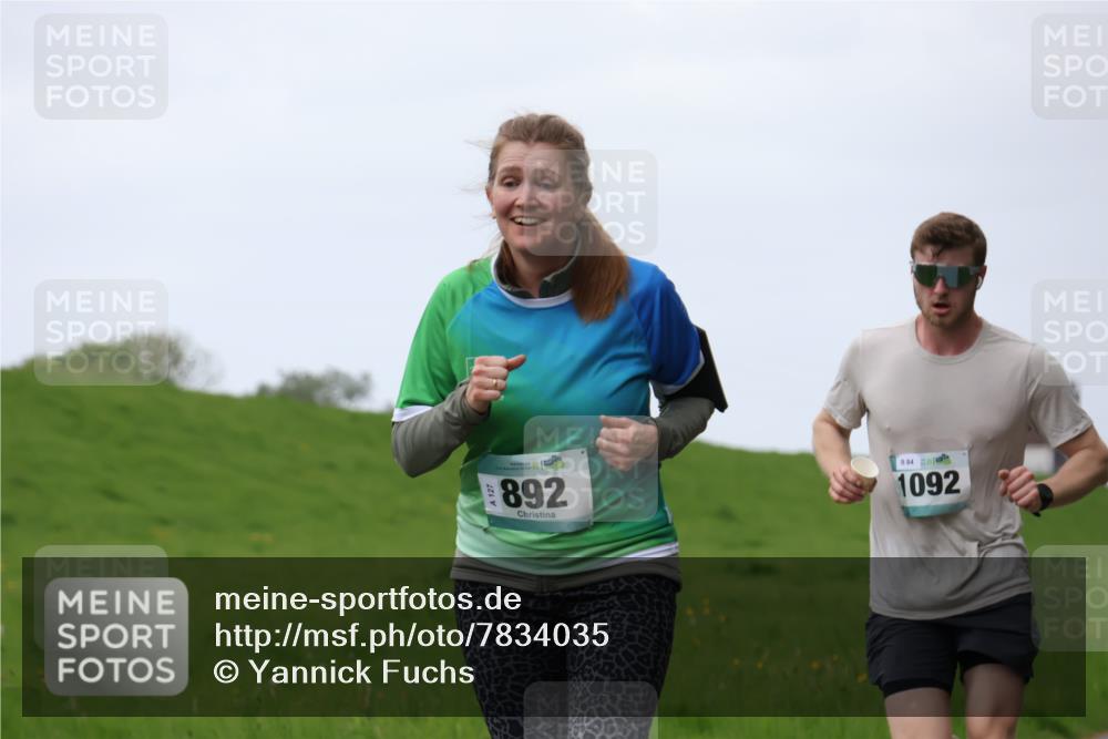 04.05.2025 - 8. Wedeler Halbmarathon Yannick Fuchs http://msf.ph/oto/7834035 04.05.2025 11:22:15 Laufen 100, 892, 884, 1092 meine-sportfotos.de