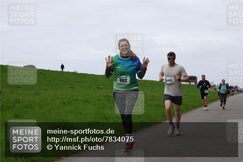 04.05.2025 - 8. Wedeler Halbmarathon Yannick Fuchs http://msf.ph/oto/7834075 04.05.2025 11:22:16 Laufen 892, 1092, 1029, 1209 meine-sportfotos.de