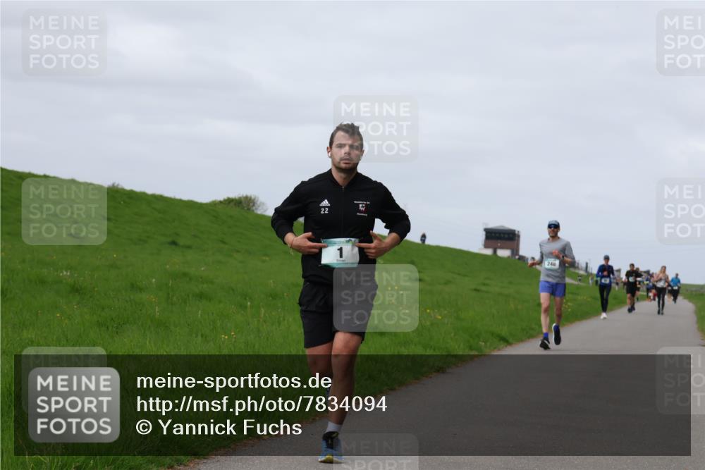 04.05.2025 - 8. Wedeler Halbmarathon Yannick Fuchs http://msf.ph/oto/7834094 04.05.2025 11:43:07 Laufen 22, 248 meine-sportfotos.de