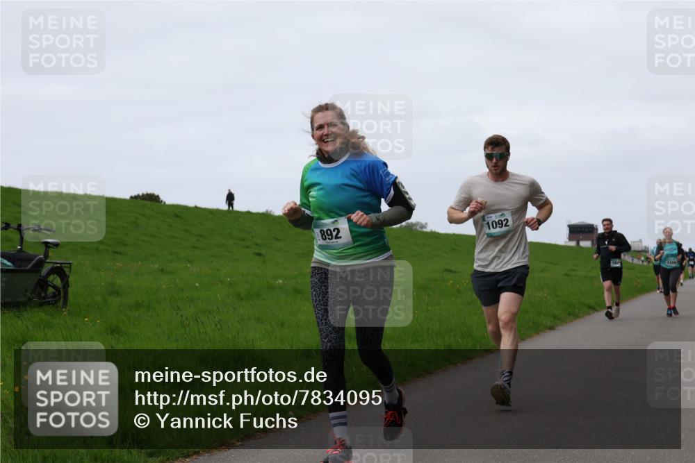 04.05.2025 - 8. Wedeler Halbmarathon Yannick Fuchs http://msf.ph/oto/7834095 04.05.2025 11:22:16 Laufen 892, 1092, 102, 1209 meine-sportfotos.de