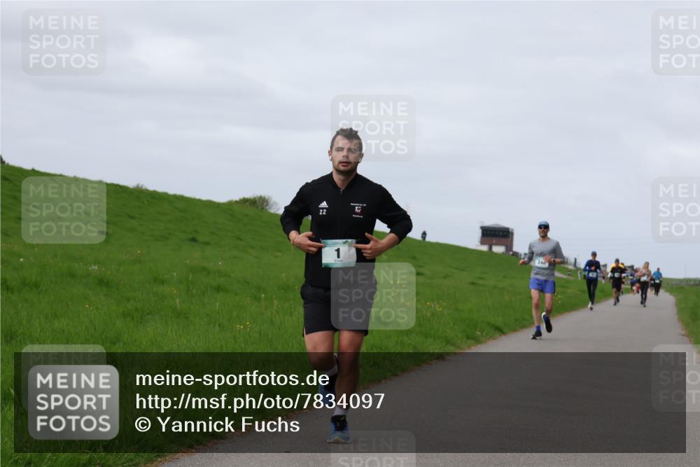 04.05.2025 - 8. Wedeler Halbmarathon Yannick Fuchs http://msf.ph/oto/7834097 04.05.2025 11:43:08 Laufen 22 meine-sportfotos.de