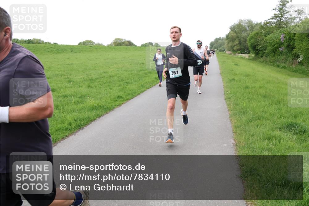 04.05.2025 - 8. Wedeler Halbmarathon Lena Gebhardt http://msf.ph/oto/7834110 04.05.2025 11:23:34 Laufen 367, 63 meine-sportfotos.de