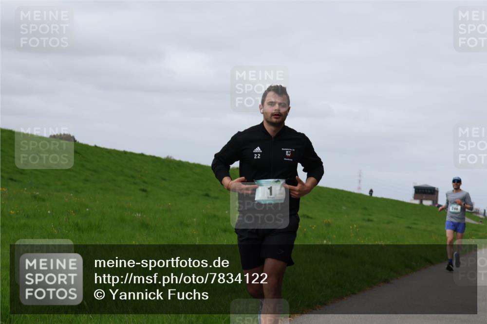 04.05.2025 - 8. Wedeler Halbmarathon Yannick Fuchs http://msf.ph/oto/7834122 04.05.2025 11:43:08 Laufen 22, 1, 248 meine-sportfotos.de