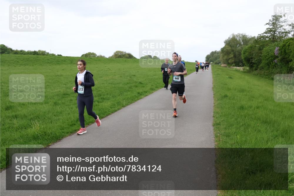 04.05.2025 - 8. Wedeler Halbmarathon Lena Gebhardt http://msf.ph/oto/7834124 04.05.2025 11:23:36 Laufen 672, 840 meine-sportfotos.de