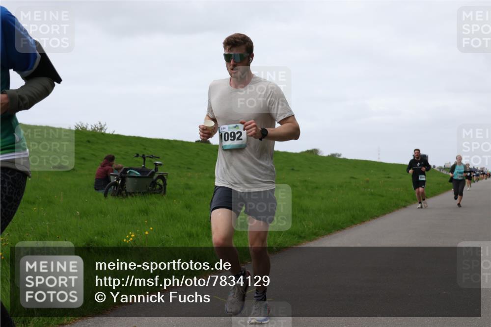 04.05.2025 - 8. Wedeler Halbmarathon Yannick Fuchs http://msf.ph/oto/7834129 04.05.2025 11:22:18 Laufen 884, 8, 1092 meine-sportfotos.de