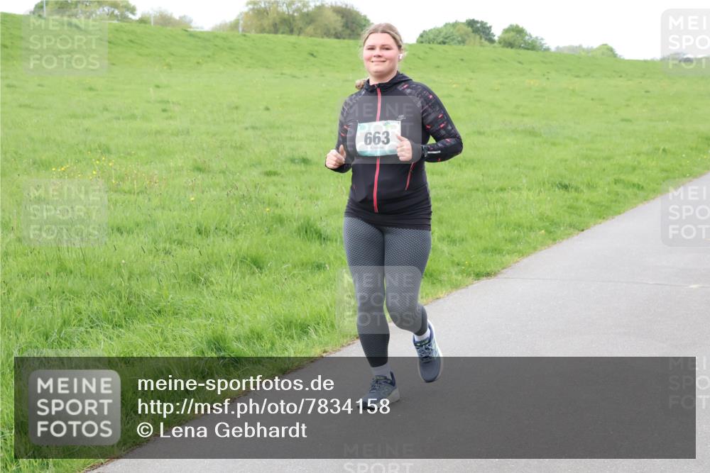 04.05.2025 - 8. Wedeler Halbmarathon Lena Gebhardt http://msf.ph/oto/7834158 04.05.2025 11:23:39 Laufen 663 meine-sportfotos.de