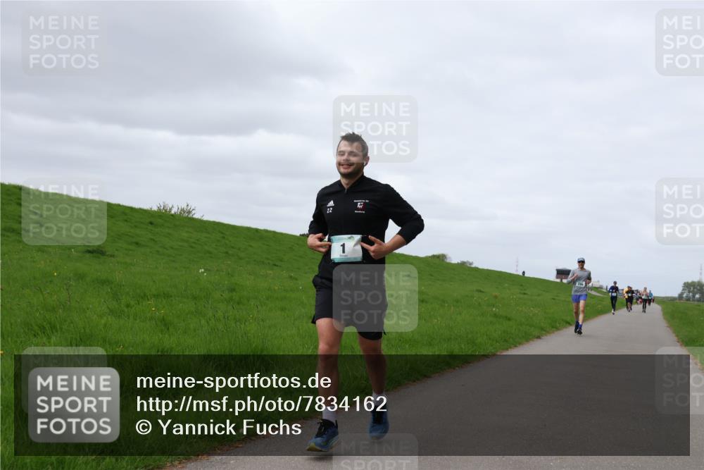 04.05.2025 - 8. Wedeler Halbmarathon Yannick Fuchs http://msf.ph/oto/7834162 04.05.2025 11:43:09 Laufen 22 meine-sportfotos.de