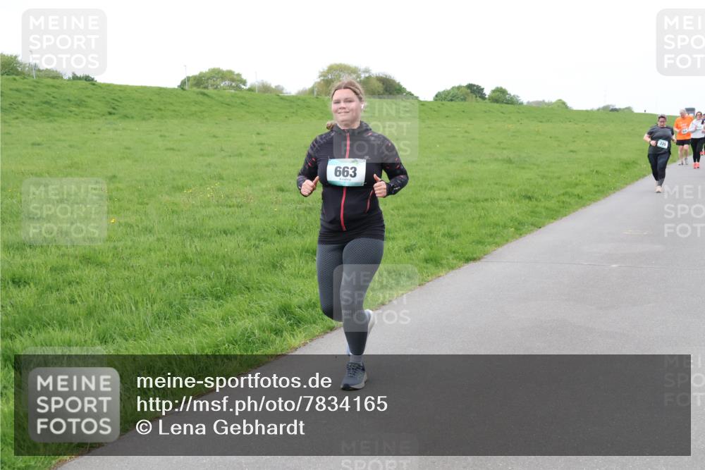 04.05.2025 - 8. Wedeler Halbmarathon Lena Gebhardt http://msf.ph/oto/7834165 04.05.2025 11:23:39 Laufen 663 meine-sportfotos.de