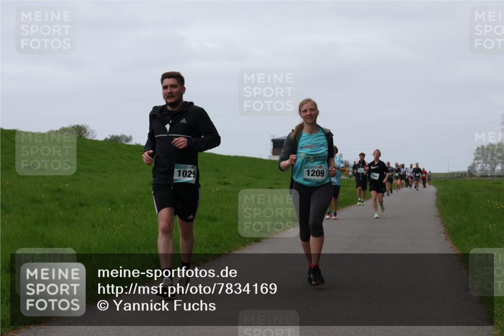 04.05.2025 - 8. Wedeler Halbmarathon Yannick Fuchs http://msf.ph/oto/7834169 04.05.2025 11:22:21 Laufen 1029, 24, 1209, 1046 meine-sportfotos.de