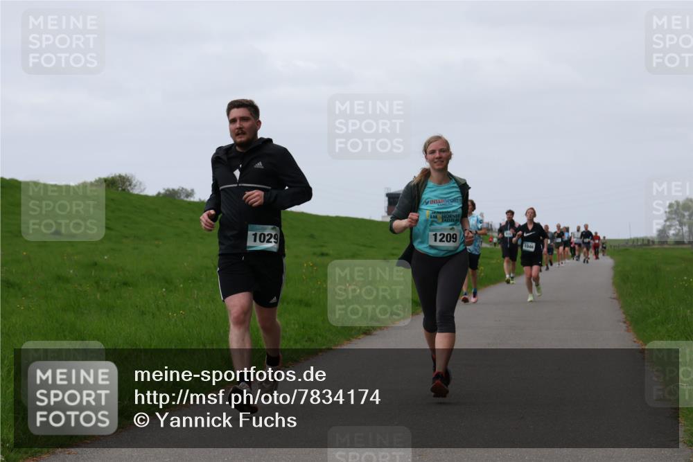 04.05.2025 - 8. Wedeler Halbmarathon Yannick Fuchs http://msf.ph/oto/7834174 04.05.2025 11:22:21 Laufen 1029, 1209, 1046 meine-sportfotos.de
