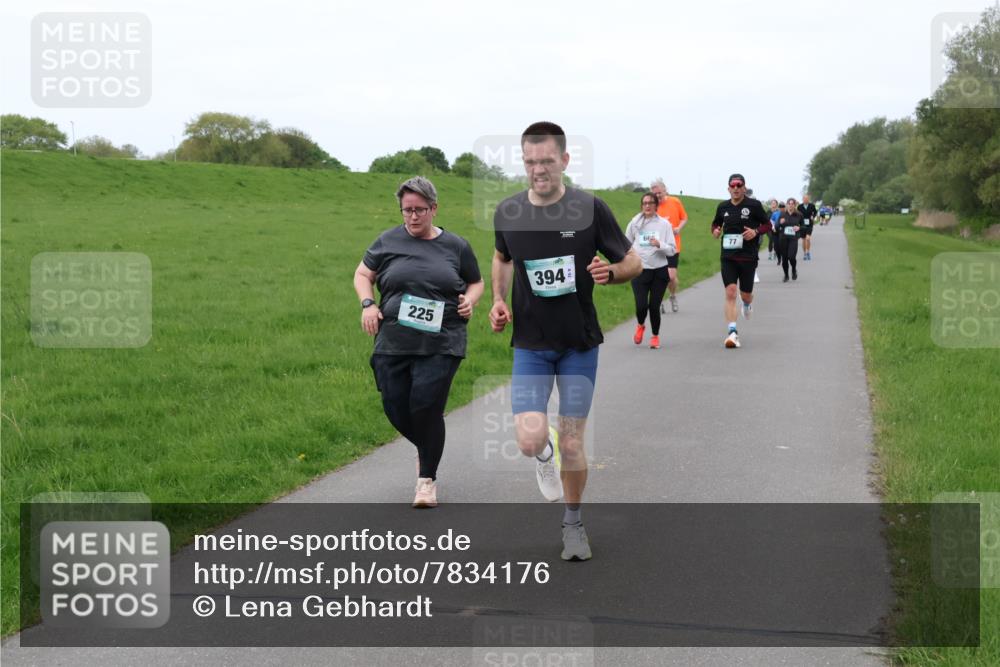 04.05.2025 - 8. Wedeler Halbmarathon Lena Gebhardt http://msf.ph/oto/7834176 04.05.2025 11:23:44 Laufen 225, 394, 66, 77 meine-sportfotos.de