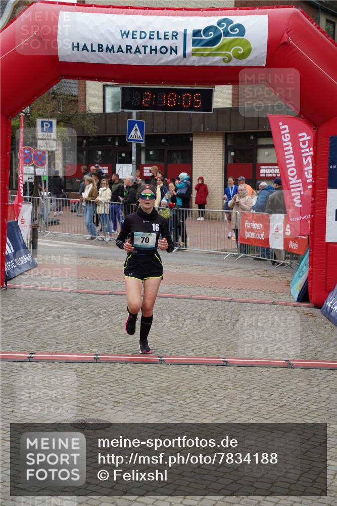 04.05.2025 - 8. Wedeler Halbmarathon Felixshl http://msf.ph/oto/7834188 04.05.2025 12:18:03 Ziel 70 meine-sportfotos.de