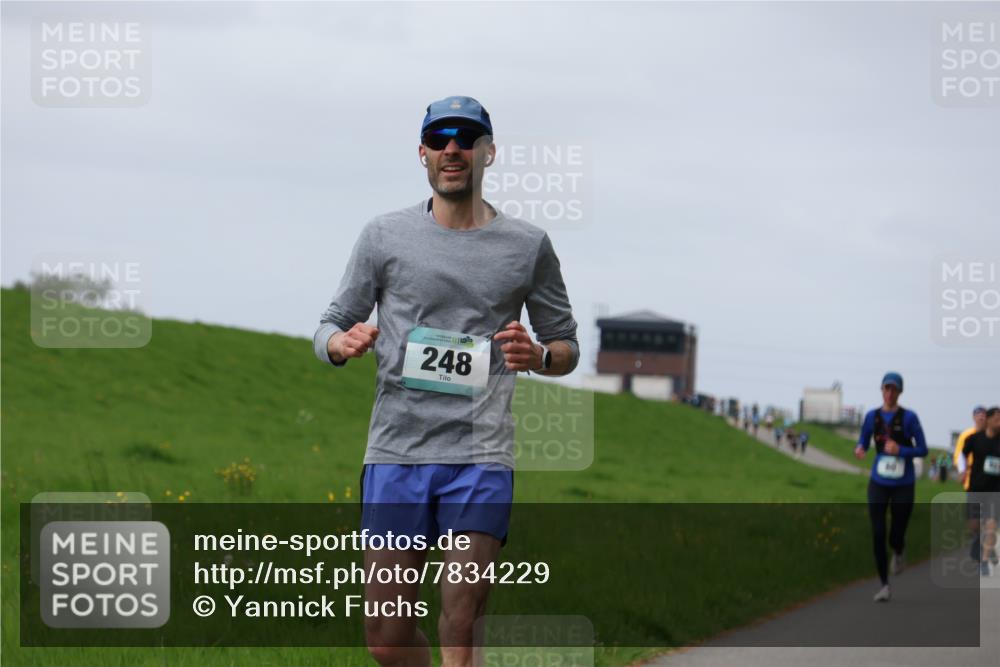 04.05.2025 - 8. Wedeler Halbmarathon Yannick Fuchs http://msf.ph/oto/7834229 04.05.2025 11:43:12 Laufen 248 meine-sportfotos.de