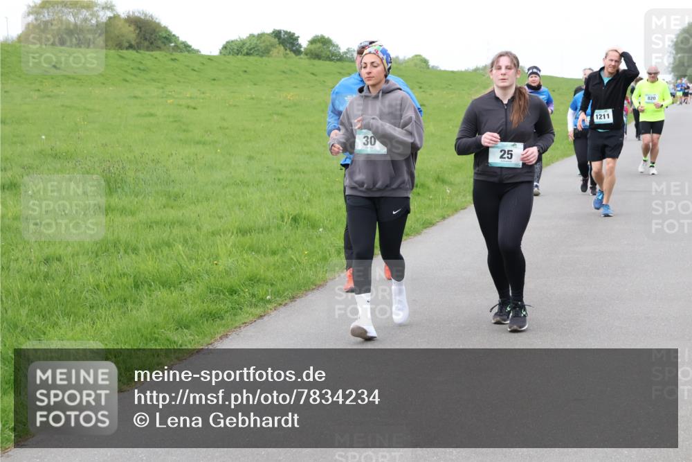 04.05.2025 - 8. Wedeler Halbmarathon Lena Gebhardt http://msf.ph/oto/7834234 04.05.2025 11:23:50 Laufen 30, 25, 25, 1211, 820 meine-sportfotos.de