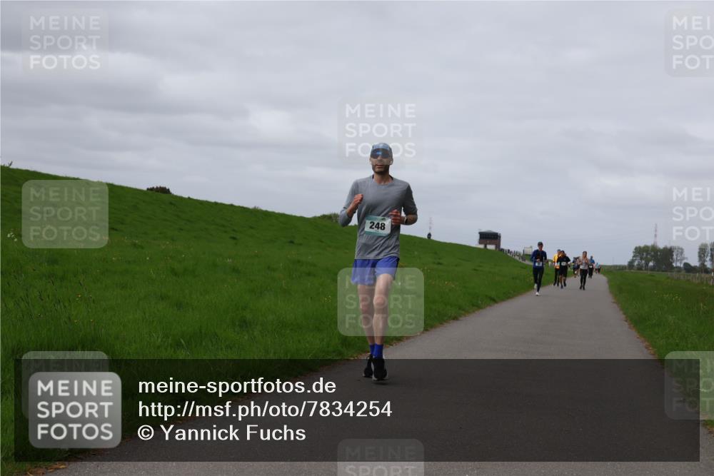 04.05.2025 - 8. Wedeler Halbmarathon Yannick Fuchs http://msf.ph/oto/7834254 04.05.2025 11:43:13 Laufen 248 meine-sportfotos.de