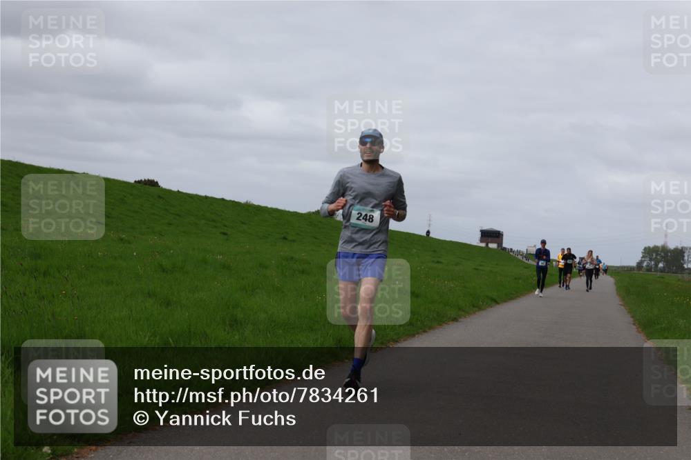 04.05.2025 - 8. Wedeler Halbmarathon Yannick Fuchs http://msf.ph/oto/7834261 04.05.2025 11:43:13 Laufen 248 meine-sportfotos.de