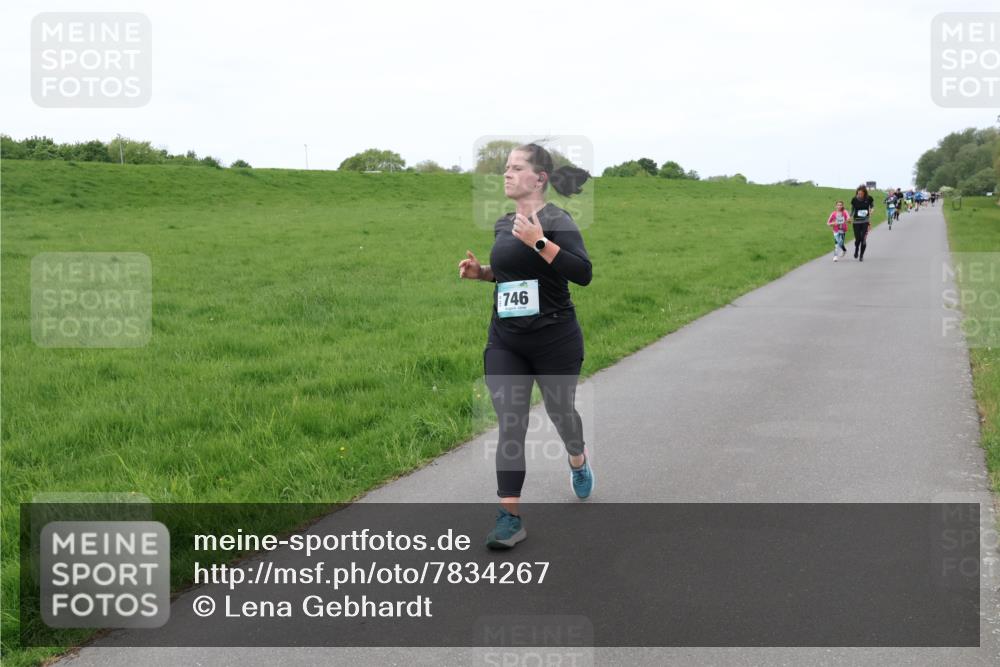 04.05.2025 - 8. Wedeler Halbmarathon Lena Gebhardt http://msf.ph/oto/7834267 04.05.2025 11:23:56 Laufen 746 meine-sportfotos.de