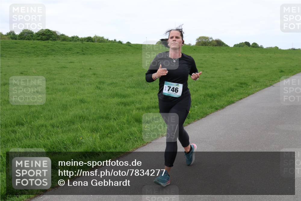 04.05.2025 - 8. Wedeler Halbmarathon Lena Gebhardt http://msf.ph/oto/7834277 04.05.2025 11:23:57 Laufen 746 meine-sportfotos.de
