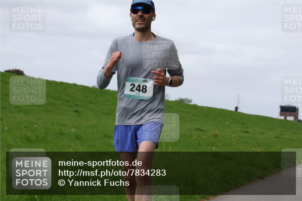 04.05.2025 - 8. Wedeler Halbmarathon Yannick Fuchs http://msf.ph/oto/7834283 04.05.2025 11:43:14 Laufen 248 meine-sportfotos.de