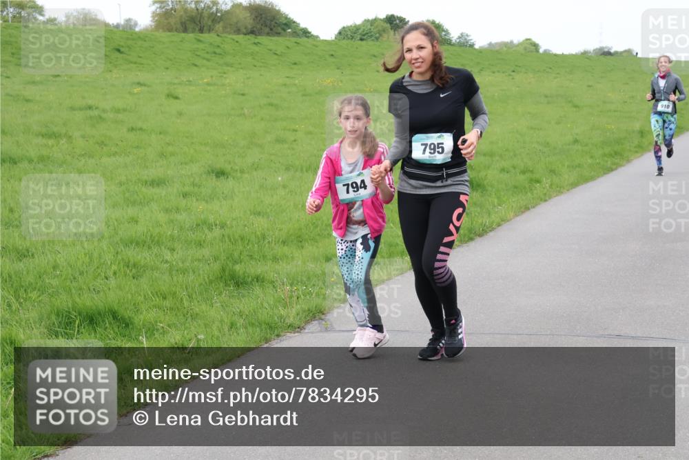 04.05.2025 - 8. Wedeler Halbmarathon Lena Gebhardt http://msf.ph/oto/7834295 04.05.2025 11:24:01 Laufen 794, 795, 910 meine-sportfotos.de