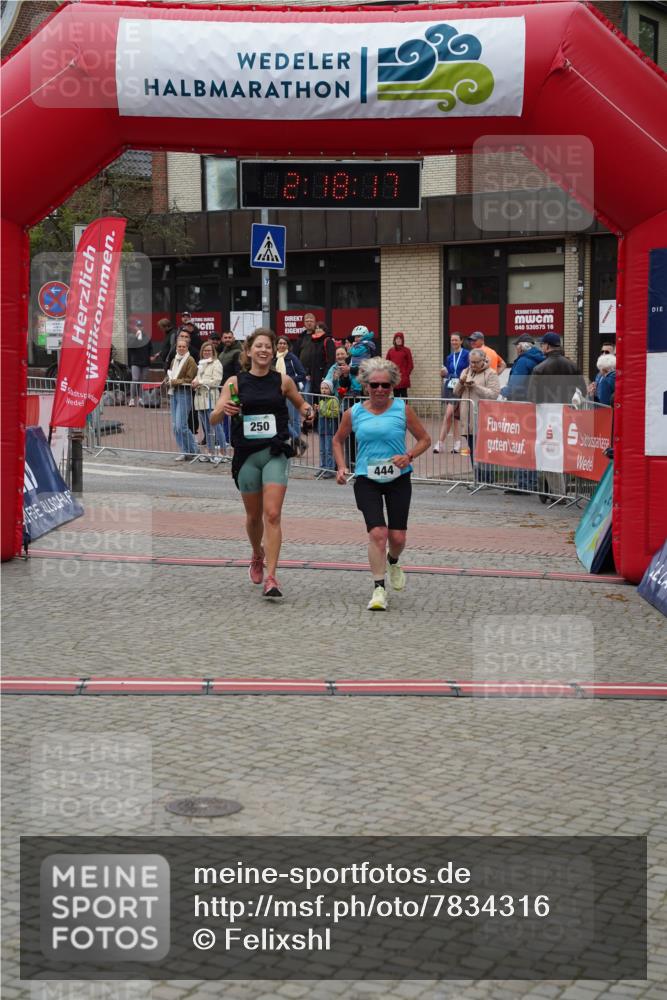 04.05.2025 - 8. Wedeler Halbmarathon Felixshl http://msf.ph/oto/7834316 04.05.2025 12:18:14 Ziel 250, 444 meine-sportfotos.de