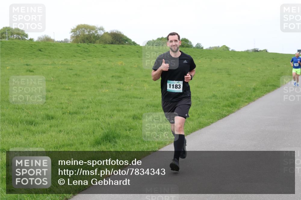 04.05.2025 - 8. Wedeler Halbmarathon Lena Gebhardt http://msf.ph/oto/7834343 04.05.2025 11:24:08 Laufen 1183 meine-sportfotos.de