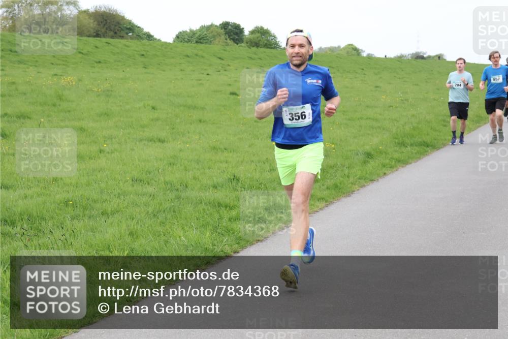 04.05.2025 - 8. Wedeler Halbmarathon Lena Gebhardt http://msf.ph/oto/7834368 04.05.2025 11:24:12 Laufen 356, 557, 204 meine-sportfotos.de