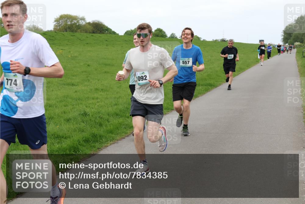 04.05.2025 - 8. Wedeler Halbmarathon Lena Gebhardt http://msf.ph/oto/7834385 04.05.2025 11:24:16 Laufen 774, 21, 1092, 557, 652 meine-sportfotos.de