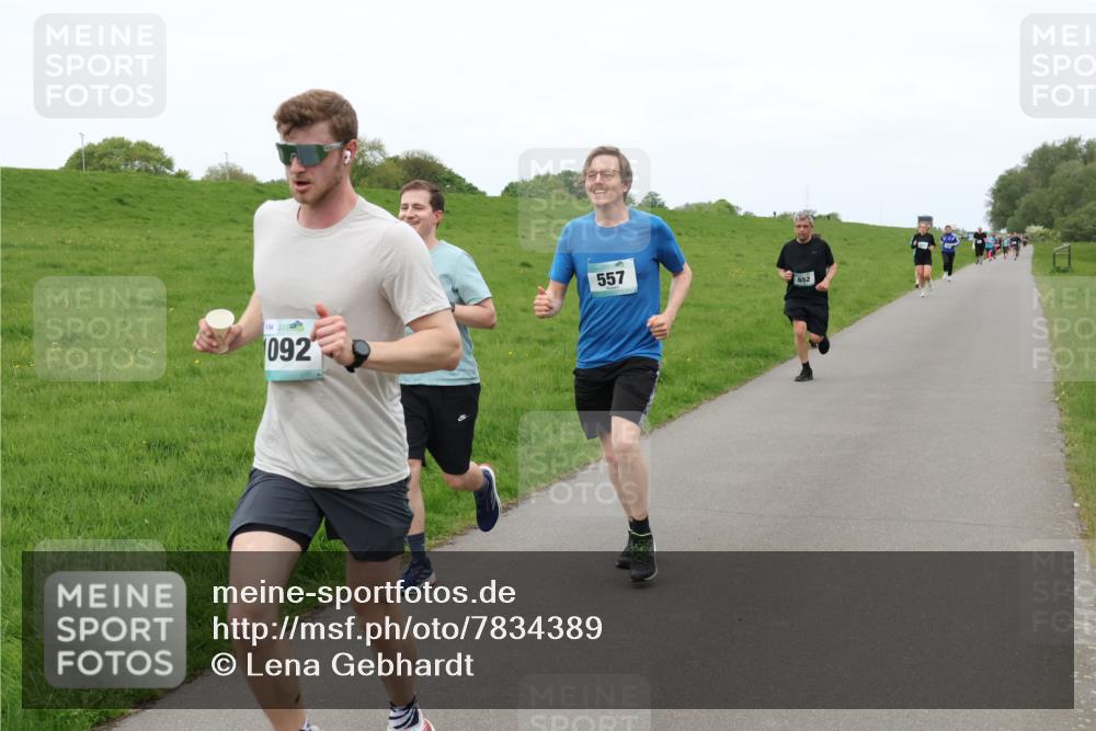 04.05.2025 - 8. Wedeler Halbmarathon Lena Gebhardt http://msf.ph/oto/7834389 04.05.2025 11:24:16 Laufen 092, 557, 652 meine-sportfotos.de