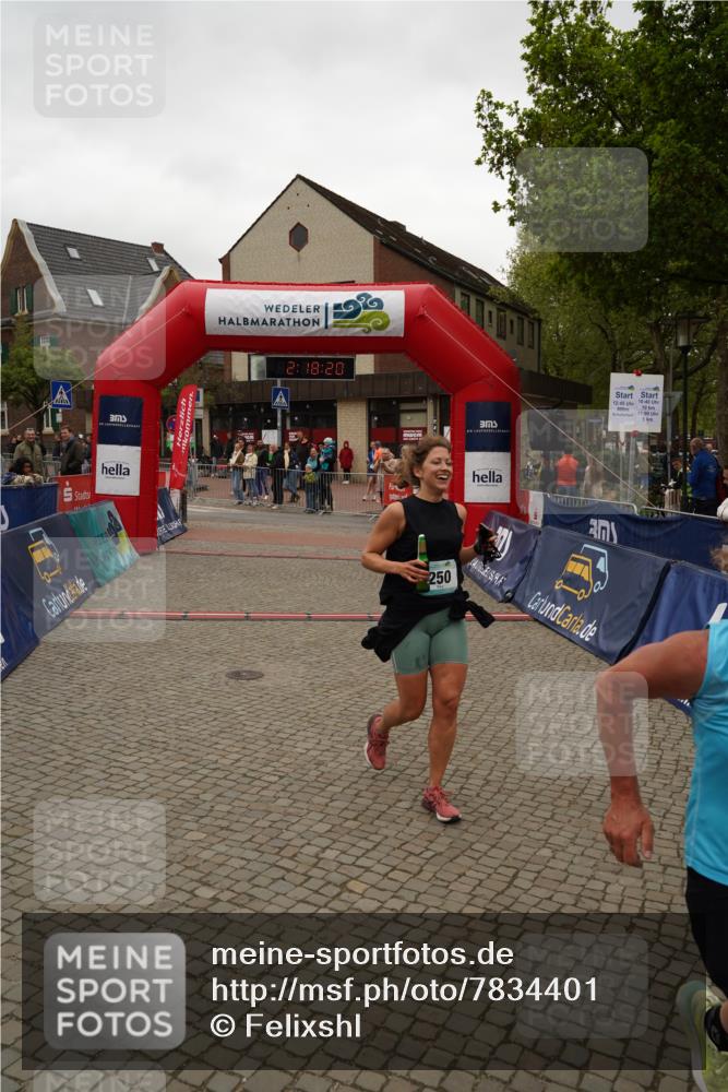 04.05.2025 - 8. Wedeler Halbmarathon Felixshl http://msf.ph/oto/7834401 04.05.2025 12:18:17 Ziel 250, 444 meine-sportfotos.de