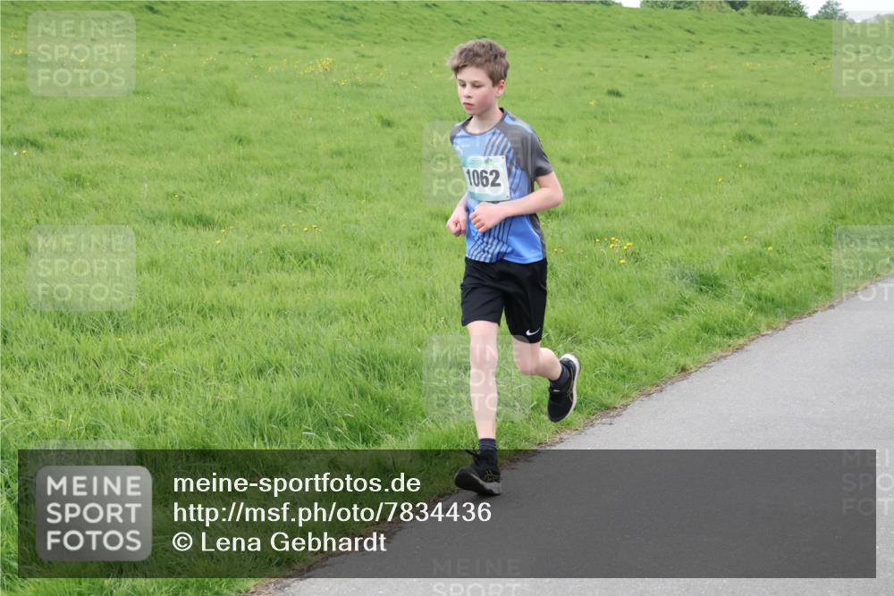 04.05.2025 - 8. Wedeler Halbmarathon Lena Gebhardt http://msf.ph/oto/7834436 04.05.2025 11:24:20 Laufen 1062 meine-sportfotos.de