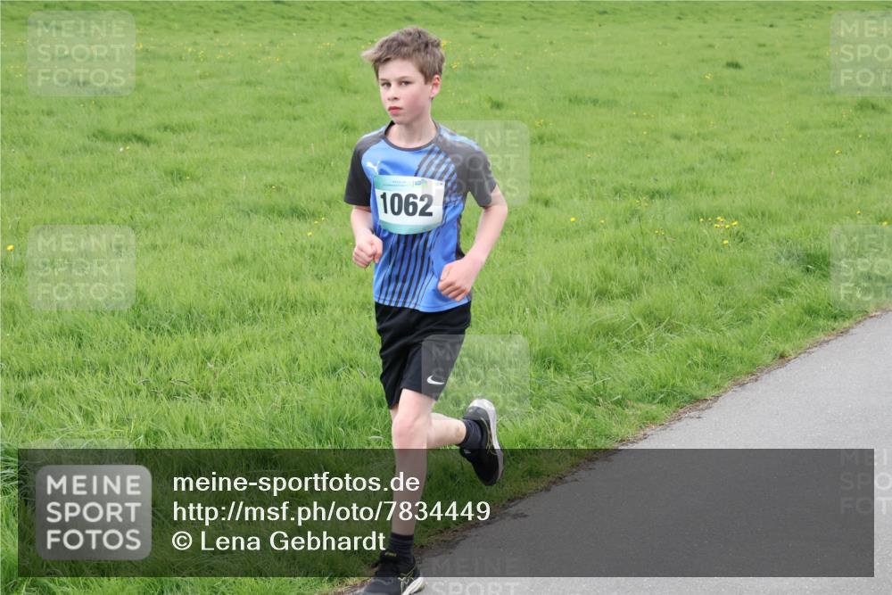 04.05.2025 - 8. Wedeler Halbmarathon Lena Gebhardt http://msf.ph/oto/7834449 04.05.2025 11:24:21 Laufen 1062 meine-sportfotos.de