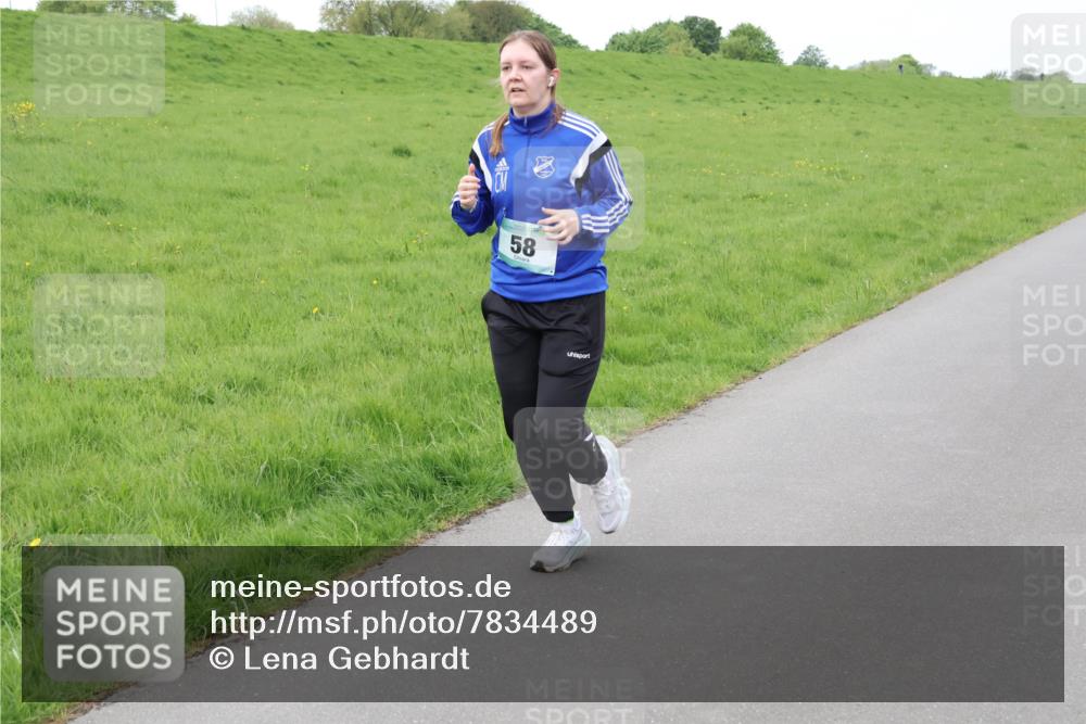 04.05.2025 - 8. Wedeler Halbmarathon Lena Gebhardt http://msf.ph/oto/7834489 04.05.2025 11:24:27 Laufen 58 meine-sportfotos.de