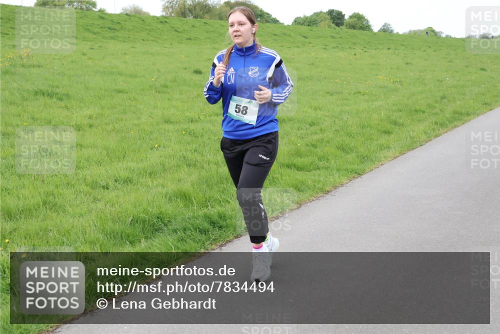 04.05.2025 - 8. Wedeler Halbmarathon Lena Gebhardt http://msf.ph/oto/7834494 04.05.2025 11:24:27 Laufen 58 meine-sportfotos.de