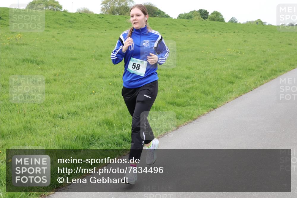 04.05.2025 - 8. Wedeler Halbmarathon Lena Gebhardt http://msf.ph/oto/7834496 04.05.2025 11:24:27 Laufen 58 meine-sportfotos.de