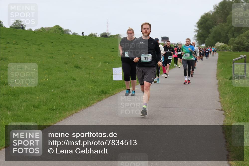 04.05.2025 - 8. Wedeler Halbmarathon Lena Gebhardt http://msf.ph/oto/7834513 04.05.2025 11:24:34 Laufen 88, 3, 892, 33, 1029 meine-sportfotos.de